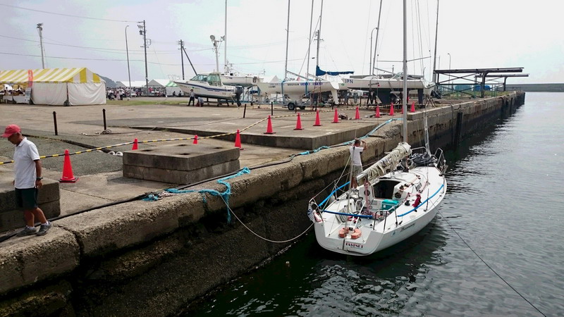 ファストネット 海陽ヨットハーバー理事長杯ヨットレース 無風でレース中止